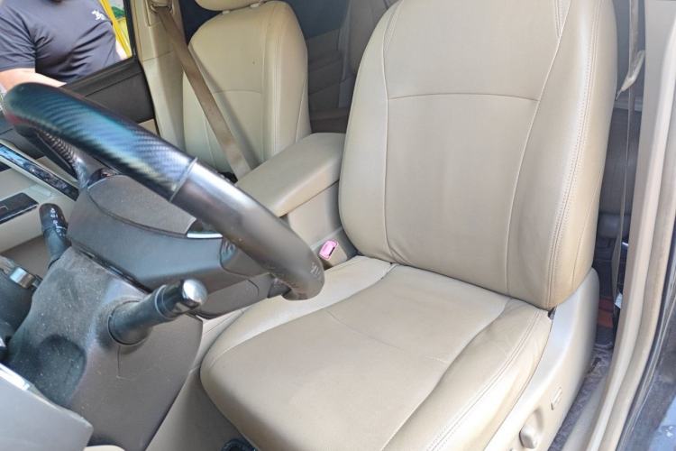 Used Toyota Highlander 2012 2.7L Two-Wheel Drive 7-Seater Luxury Edition Left Front Seat