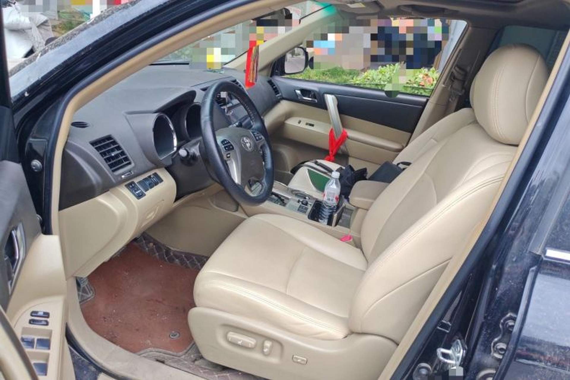 Used Toyota Highlander 2012 2.7L Two-Wheel Drive 7-Seater Luxury Edition Left Front Seat