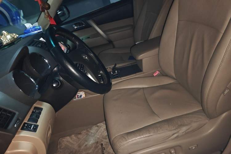 Used Toyota Highlander 2012 2.7L Two-Wheel Drive 5-Seater Sport Edition Left Front Seat
