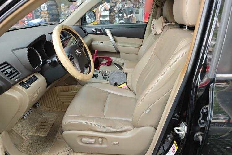 Used Toyota Highlander 2012 2.7L Two-Wheel Drive 7-Seater Luxury Edition Left Front Seat