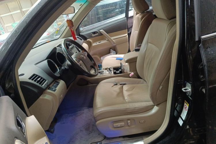 Used Toyota Highlander 2012 2.7L Two-Wheel Drive 7-Seater Luxury Edition Left Front Seat