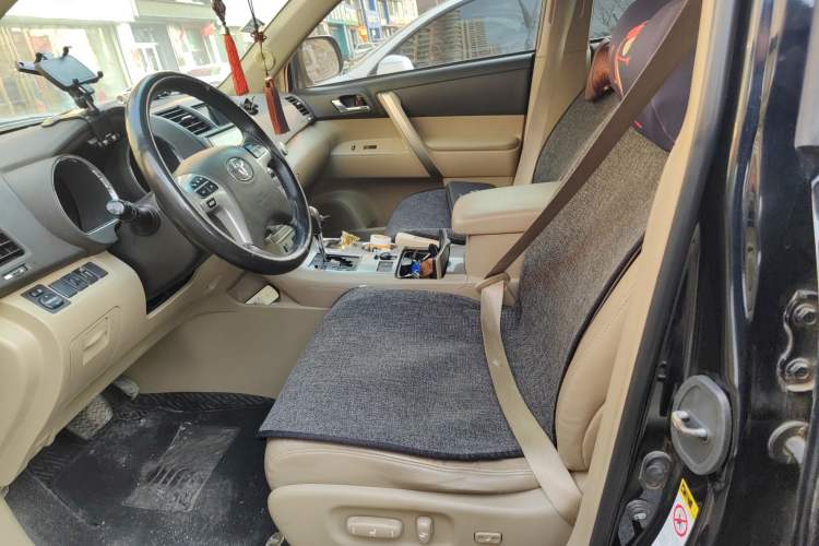 Used Toyota Highlander 2012 2.7L Two-Wheel Drive 7-Seater Luxury Edition Left Front Seat