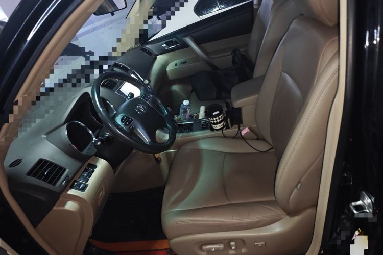 Used Toyota Highlander 2012 2.7L Two-Wheel Drive 7-Seater Luxury Edition Left Front Seat