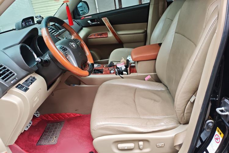 Used Toyota Highlander 2012 2.7L Two-Wheel Drive 7-Seater Luxury Edition Left Front Seat