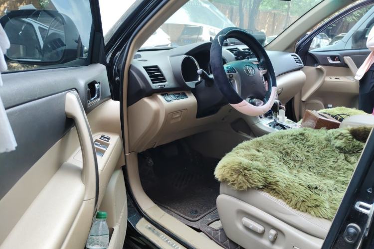 Used Toyota Highlander 2012 2.7L Two-Wheel Drive 7-Seater Luxury Edition Left Front Seat