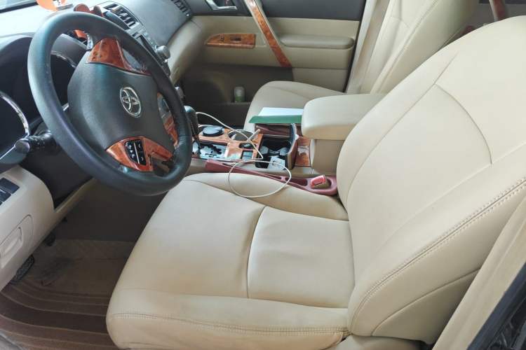 Used Toyota Highlander 2012 2.7L Two-Wheel Drive 5-Seater Sport Edition Left Front Seat