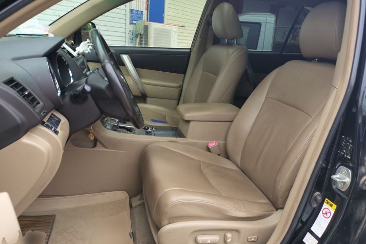Used Toyota Highlander 2012 2.7L Two-Wheel Drive 7-Seater Luxury Edition Left Front Seat