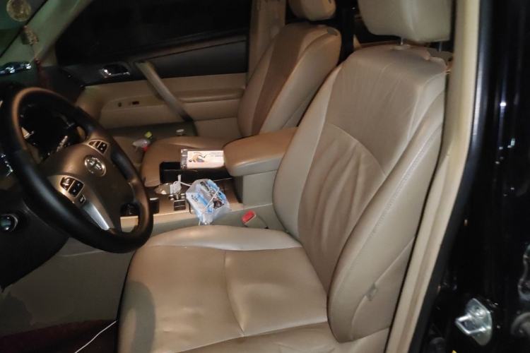 Used Toyota Highlander 2012 2.7L Two-Wheel Drive 7-Seater Luxury Edition Left Front Seat