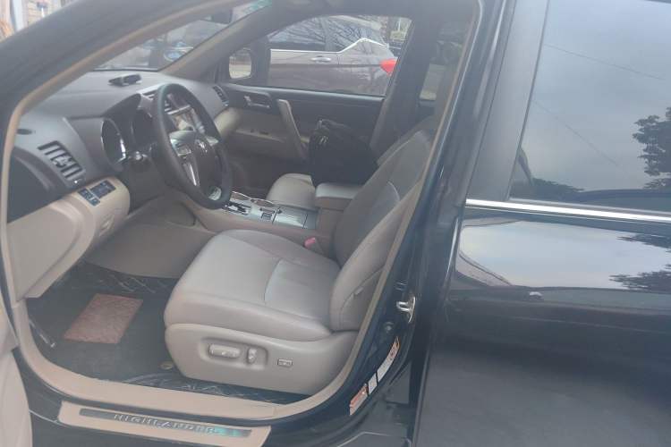 Used Toyota Highlander 2012 2.7L Two-Wheel Drive 5-Seater Sport Edition Left Front Seat