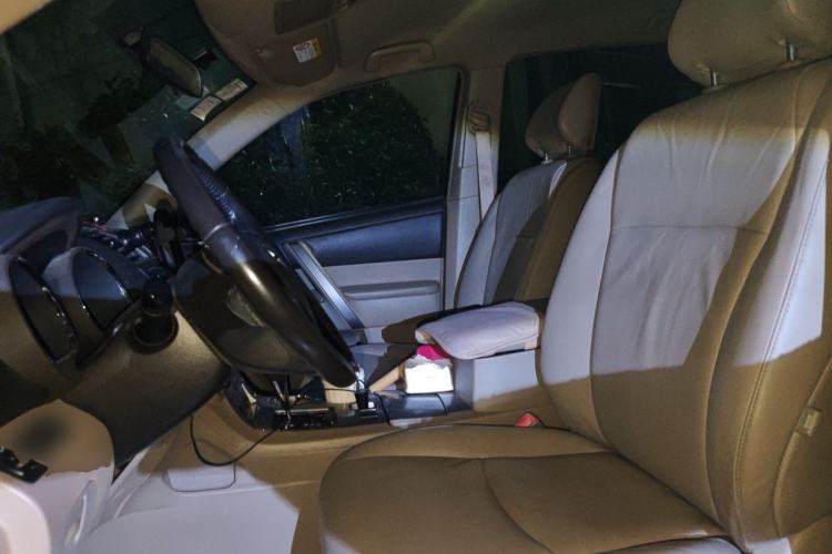 Used Toyota Highlander 2012 2.7L Two-Wheel Drive 5-Seater Sport Edition Left Front Seat