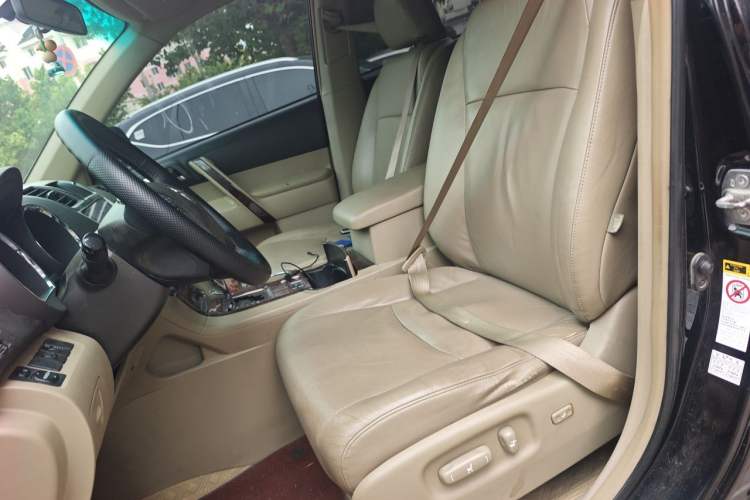 Used Toyota Highlander 2012 2.7L Two-Wheel Drive 7-Seater Luxury Edition Left Front Seat