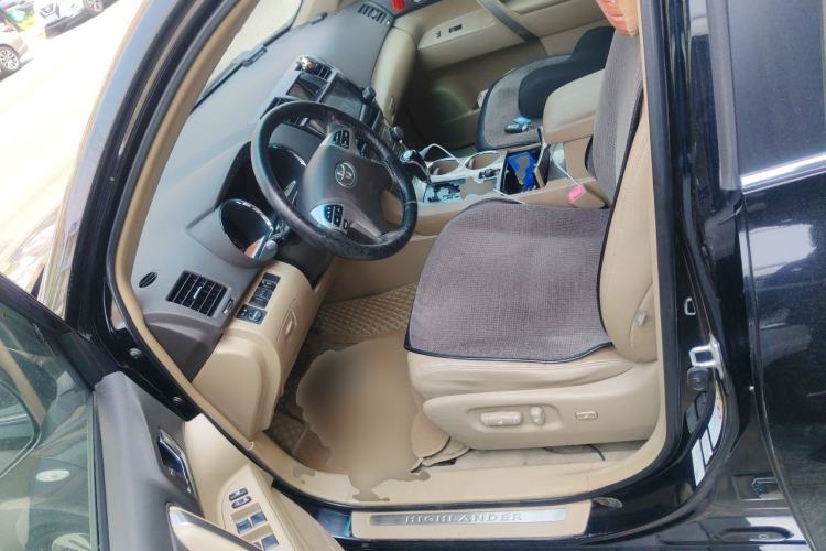 Used Toyota Highlander 2012 2.7L Two-Wheel Drive 7-Seater Luxury Navigation Edition Left Front Seat
