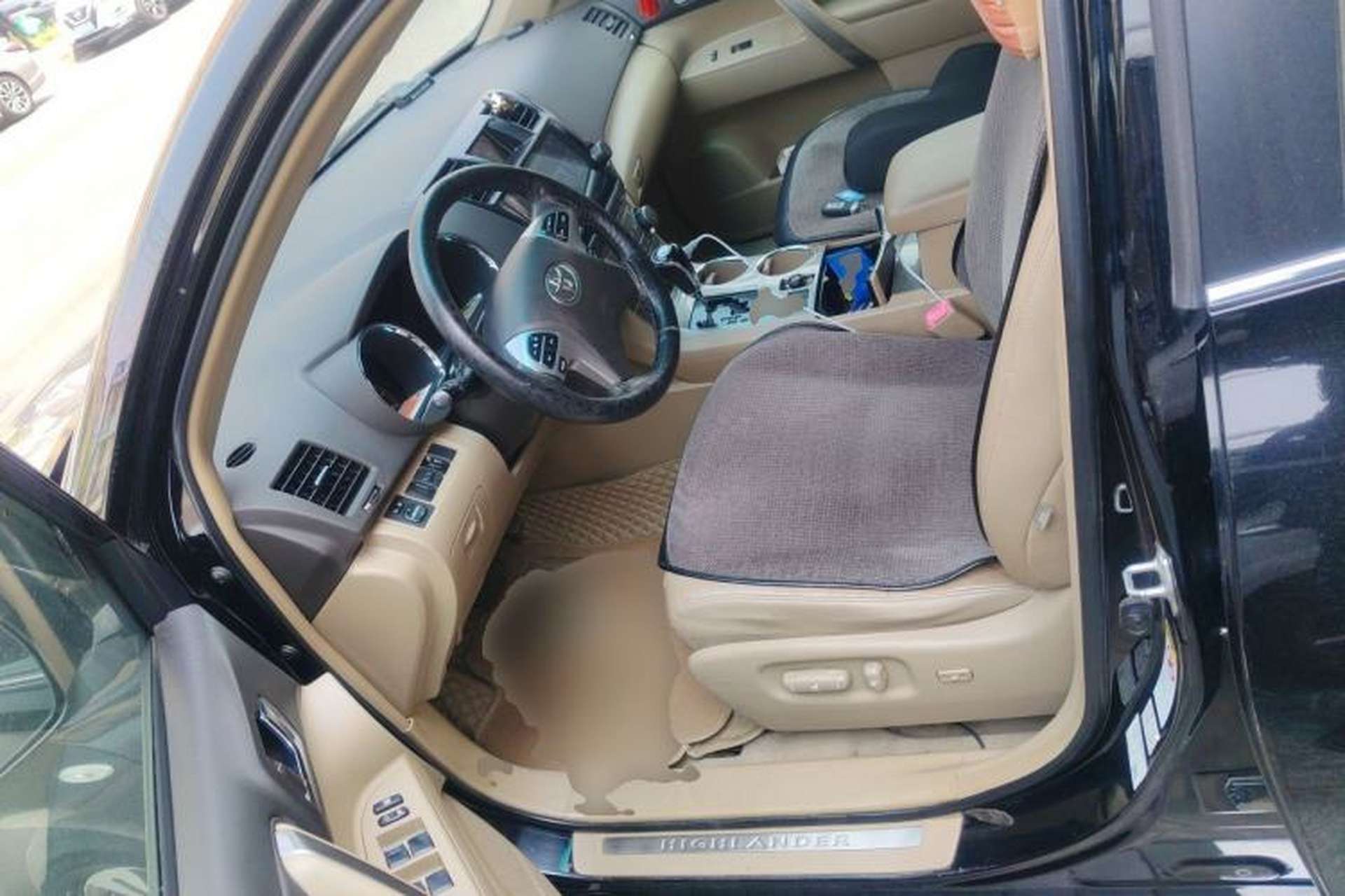 Used Toyota Highlander 2012 2.7L Two-Wheel Drive 7-Seater Luxury Navigation Edition Left Front Seat