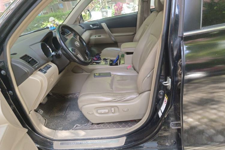 Used Toyota Highlander 2012 2.7L Two-Wheel Drive 7-Seater Luxury Edition Left Front Seat
