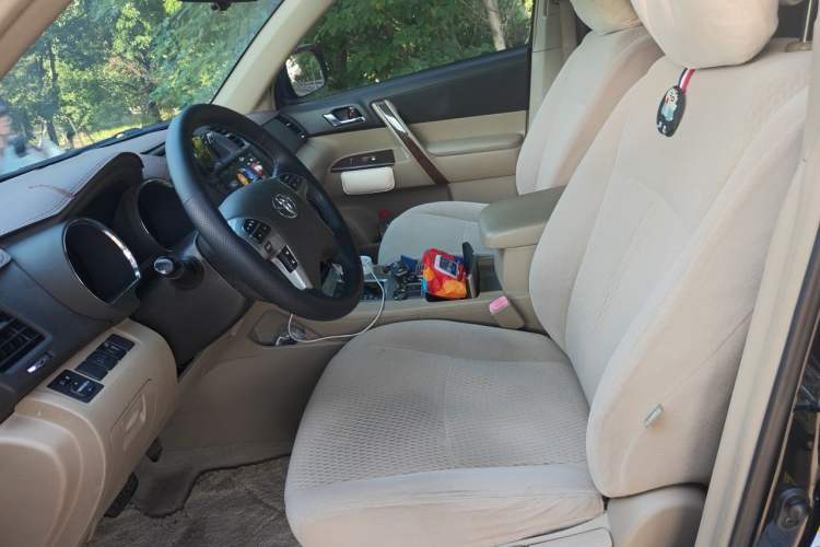 Used Toyota Highlander 2012 2.7L Two-Wheel Drive 7-Seater Elite Edition Left Front Seat
