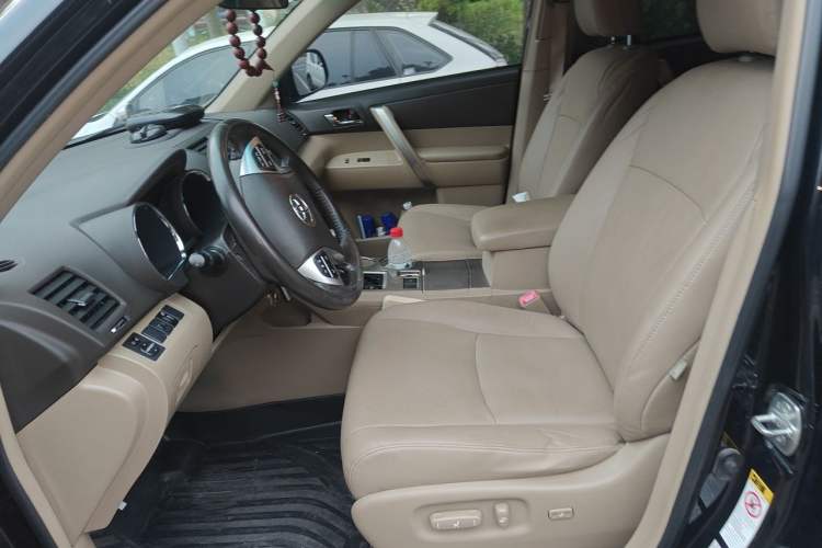 Used Toyota Highlander 2012 2.7L Two-Wheel Drive 7-Seater Luxury Edition Left Front Seat