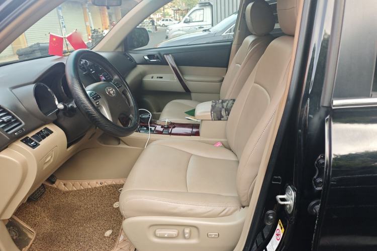 Used Toyota Highlander 2012 2.7L Two-Wheel Drive 7-Seater Luxury Edition Left Front Seat