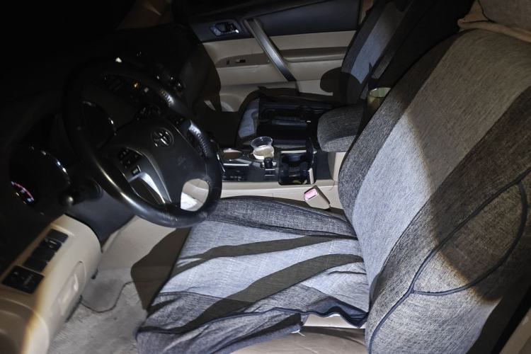 Used Toyota Highlander 2012 2.7L Two-Wheel Drive 7-Seater Luxury Edition Left Front Seat
