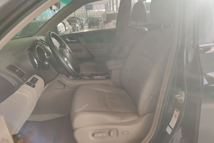 Used Toyota Highlander 2012 2.7L Two-Wheel Drive 7-Seater Luxury Edition Left Front Seat