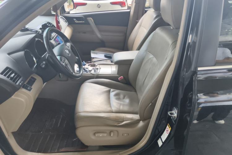 Used Toyota Highlander 2012 2.7L Two-Wheel Drive 7-Seater Luxury Edition Left Front Seat