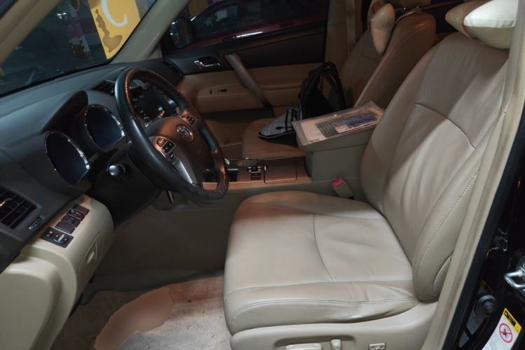 Used Toyota Highlander 2012 2.7L Two-Wheel Drive 7-Seater Luxury Edition Left Front Seat