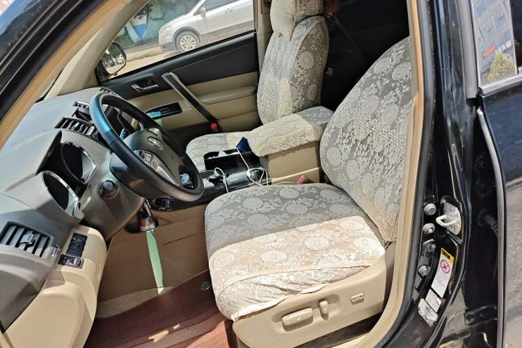 Used Toyota Highlander 2012 2.7L Two-Wheel Drive 7-Seater Luxury Edition Left Front Seat