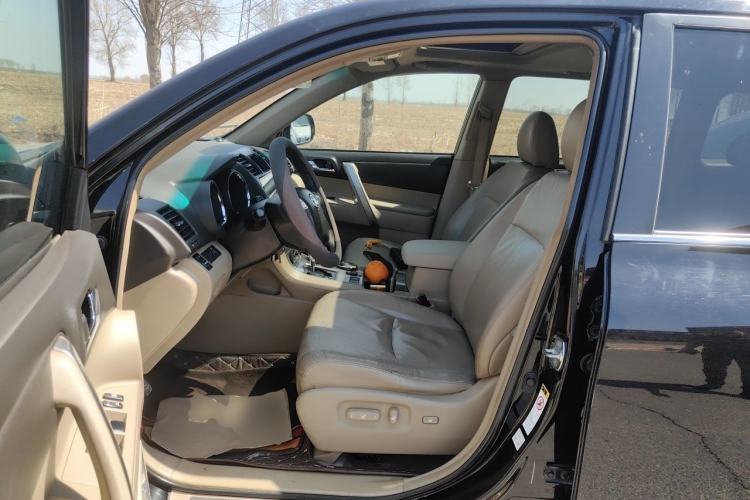 Used Toyota Highlander 2012 2.7L Two-Wheel Drive 7-Seater Luxury Edition Left Front Seat