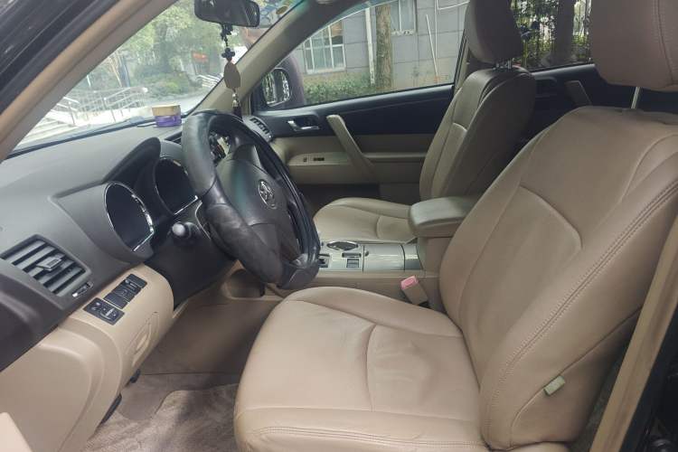 Used Toyota Highlander 2012 2.7L Two-Wheel Drive 7-Seater Elite Edition Left Front Seat