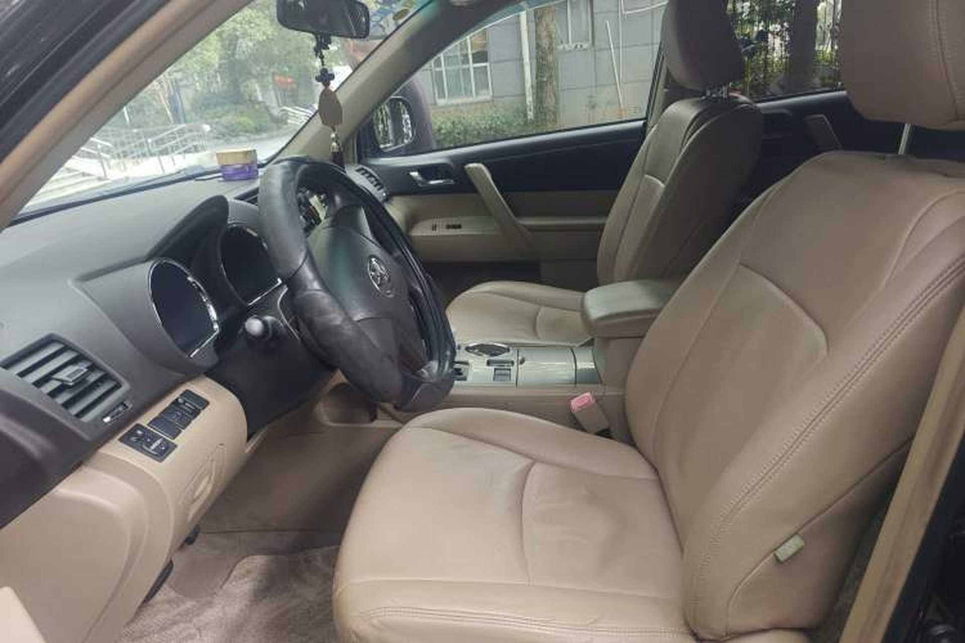 Used Toyota Highlander 2012 2.7L Two-Wheel Drive 7-Seater Elite Edition Left Front Seat