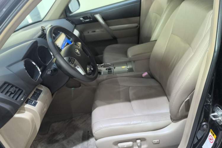 Used Toyota Highlander 2012 2.7L Two-Wheel Drive 7-Seater Luxury Edition Left Front Seat