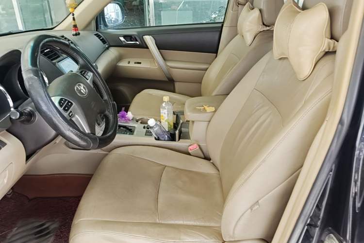 Used Toyota Highlander 2012 2.7L Two-Wheel Drive 7-Seater Luxury Edition Left Front Seat