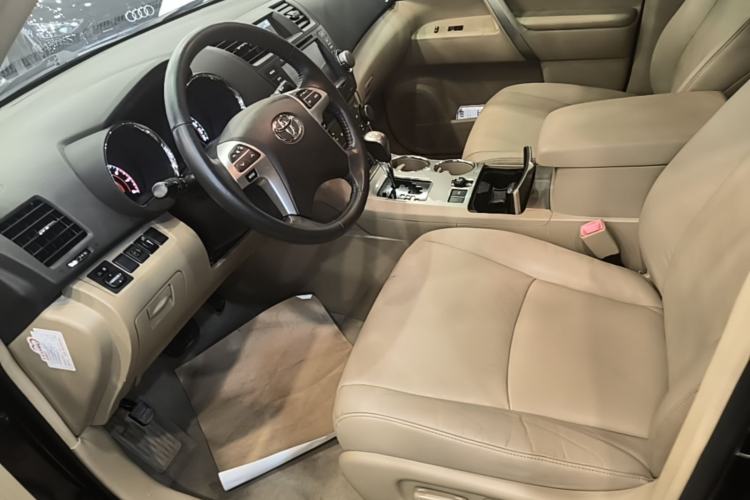 Used Toyota Highlander 2012 2.7L Two-Wheel Drive 7-Seater Luxury Edition Left Front Seat