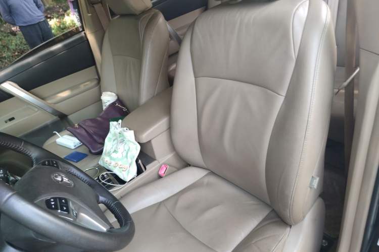 Used Toyota Highlander 2012 2.7L Two-Wheel Drive 7-Seater Luxury Navigation Edition Left Front Seat