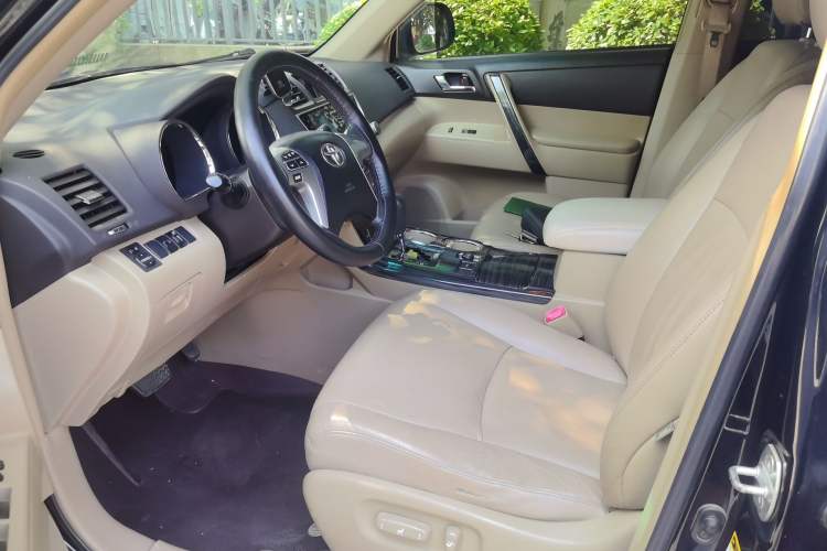 Used Toyota Highlander 2012 2.7L Two-Wheel Drive 5-Seater Sport Edition Left Front Seat