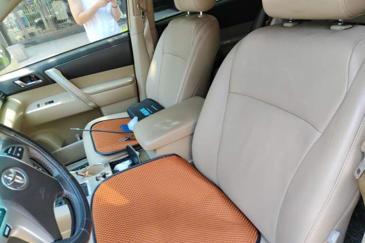 Used Toyota Highlander 2012 2.7L Two-Wheel Drive 7-Seater Luxury Navigation Edition Left Front Seat