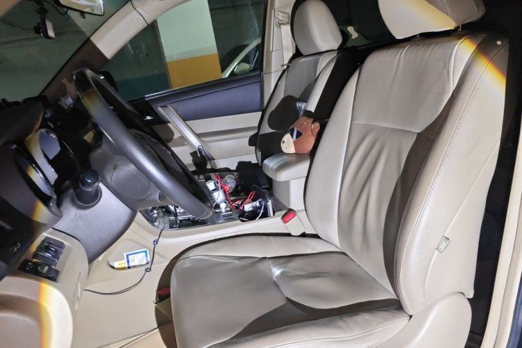 Used Toyota Highlander 2012 2.7L Two-Wheel Drive 7-Seater Luxury Edition Left Front Seat