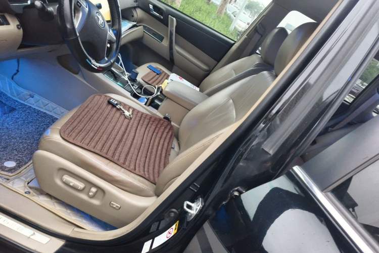 Used Toyota Highlander 2012 2.7L Two-Wheel Drive 7-Seater Luxury Edition Left Front Seat