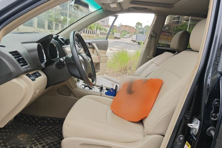 Used Toyota Highlander 2012 2.7L Two-Wheel Drive 7-Seater Luxury Edition Left Front Seat