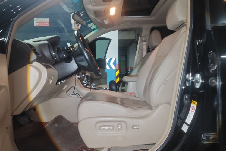 Used Toyota Highlander 2012 2.7L Two-Wheel Drive 7-Seater Luxury Edition Left Front Seat