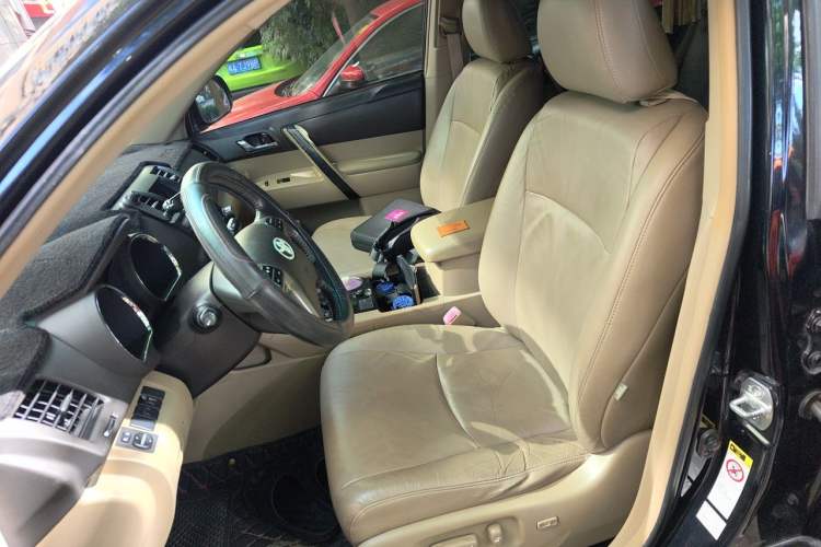 Used Toyota Highlander 2012 2.7L Two-Wheel Drive 7-Seater Luxury Edition Left Front Seat