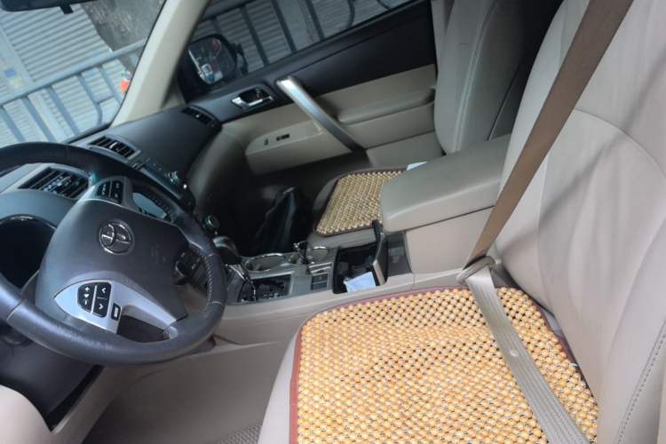 Used Toyota Highlander 2012 2.7L Two-Wheel Drive 7-Seater Luxury Edition Left Front Seat