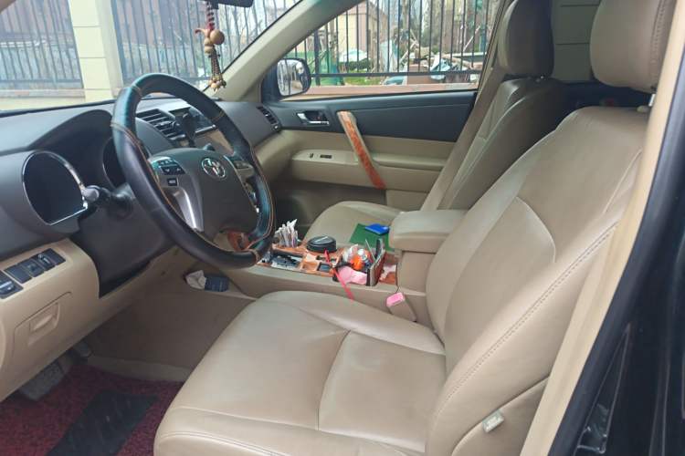 Used Toyota Highlander 2012 2.7L Two-Wheel Drive 7-Seater Luxury Edition Left Front Seat