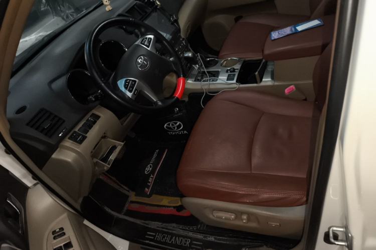 Used Toyota Highlander 2012 2.7L Two-Wheel Drive 7-Seater Luxury Edition Left Front Seat