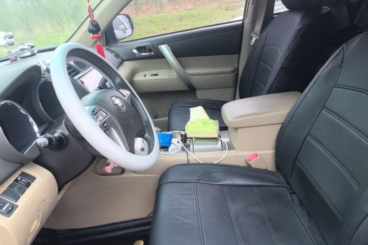 Used Toyota Highlander 2012 2.7L Two-Wheel Drive 7-Seater Luxury Edition Left Front Seat