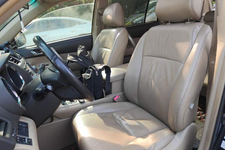 Used Toyota Highlander 2012 3.5L 4x4 7-Seater Luxury Edition Left Front Seat