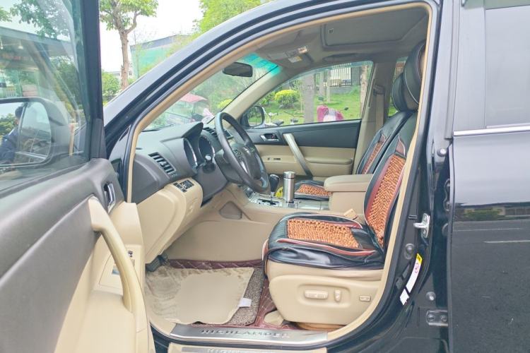 Used Toyota Highlander 2012 2.7L Two-Wheel Drive 7-Seater Luxury Edition Left Front Seat