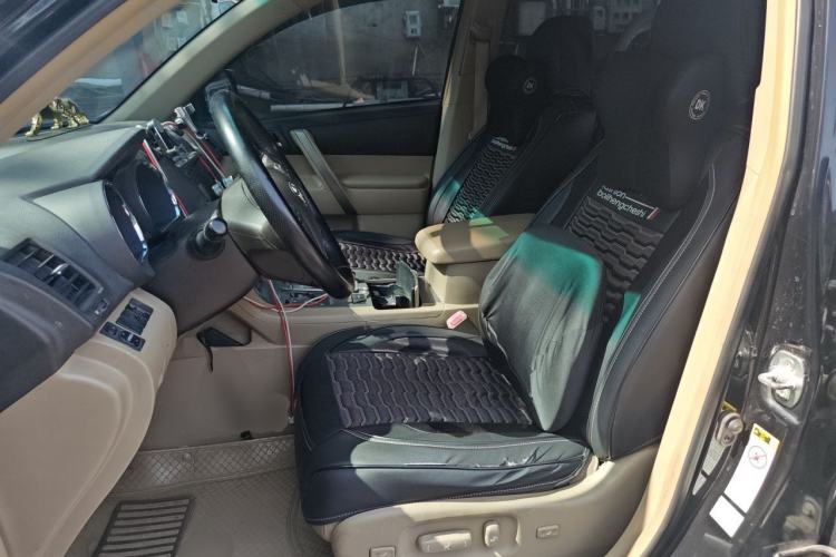 Used Toyota Highlander 2012 2.7L Two-Wheel Drive 7-Seater Luxury Edition Left Front Seat