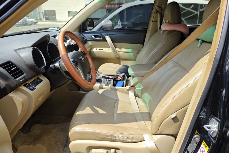 Used Toyota Highlander 2012 2.7L Two-Wheel Drive 7-Seater Luxury Edition Left Front Seat