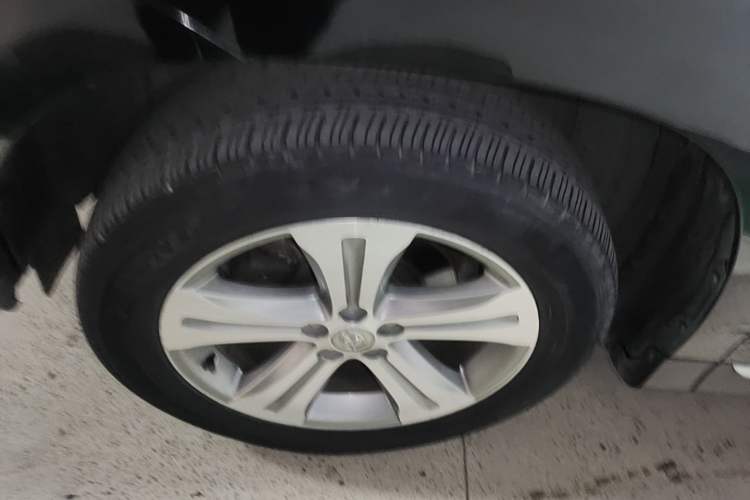 Used Toyota Highlander 2012 2.7L Two-Wheel Drive 7-Seater Luxury Edition Left Front Wheel Hub