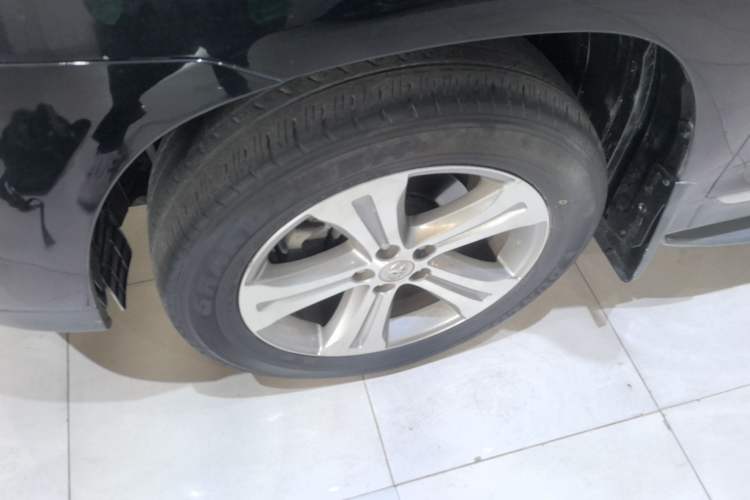 Used Toyota Highlander 2012 2.7L Two-Wheel Drive 7-Seater Luxury Edition Left Front Wheel Hub